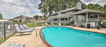 Balcony & Lake Access: Hot Springs Getaway!