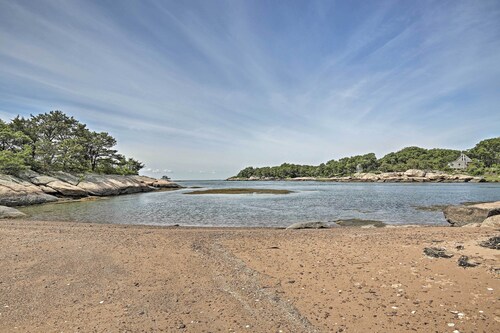 Money Island Home w/ Deck, Kayak & Paddleboards!