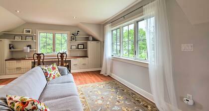 Barn-like Studio Suite w/ Flowering Garden!