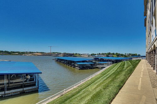 Lakefront Patio, Pool Access! Lands End Condo