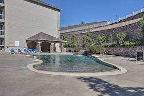 Apartment (3 Bedrooms) | Interior - Lakefront Patio, Pool Access! Lands End Condo (Osage Beach)