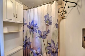 House (1 Bedroom) | Interior - Pet-friendly Cabin w/ Dock: Fish & Explore! (Oriental)