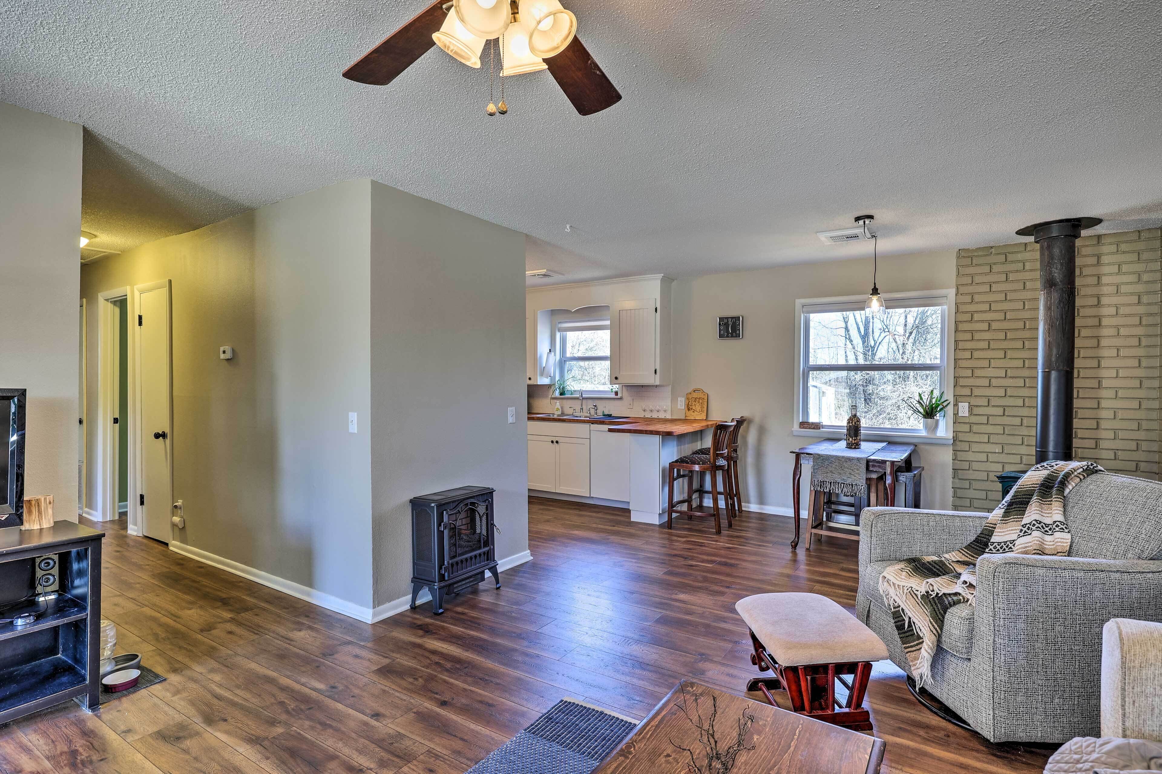 Fayetteville Vacation Rental ~ 6 Mi to U of A