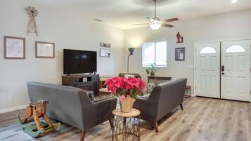 House (3 Bedrooms) | Interior