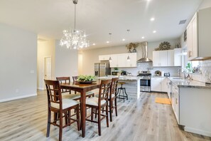 House (3 Bedrooms) | Interior