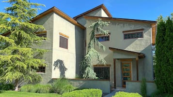 House (4 Bedrooms) | Exterior