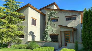 Rumah (4 Bedrooms) | Bagian depan properti