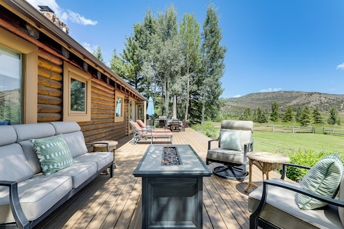 Snowmass Home w/ Hot Tub, Fireplace, & Mtn Views!