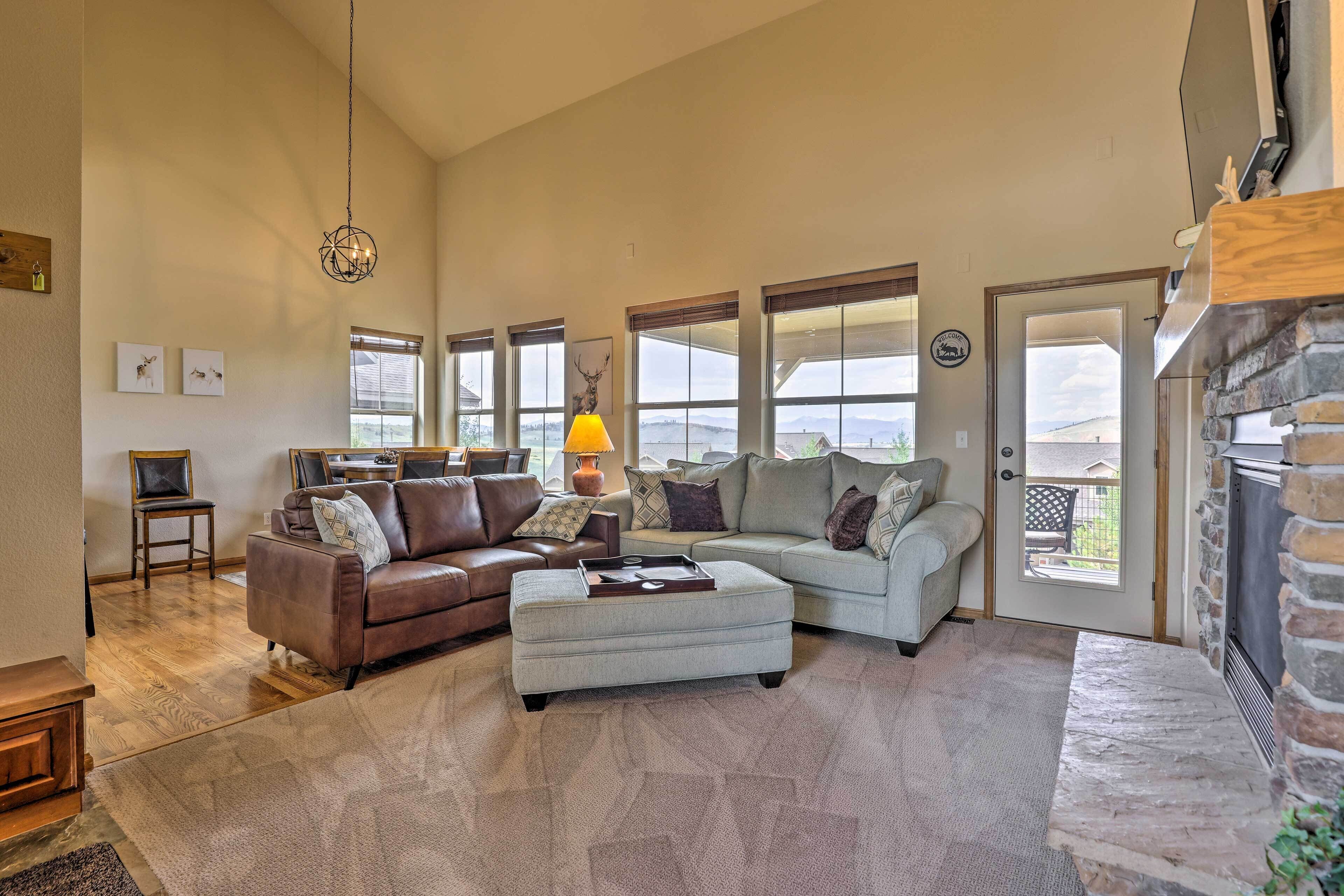 Beautiful Granby Home: Hot Tub & Mtn Views!