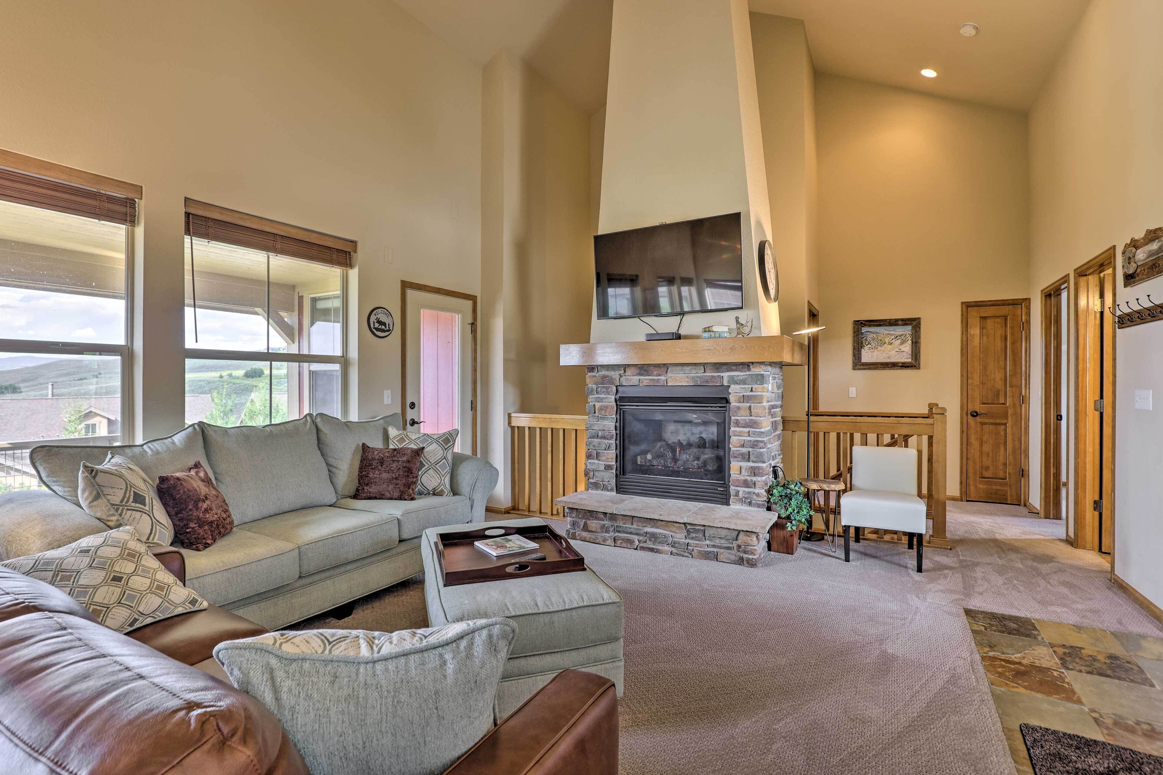 Beautiful Granby Home: Hot Tub & Mtn Views!