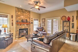 House (5 Bedrooms) | Interior