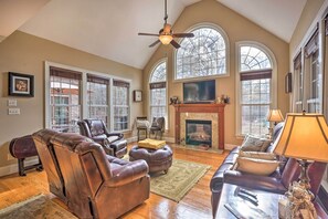 House (5 Bedrooms) | Interior