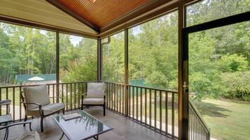 House (5 Bedrooms) | Interior