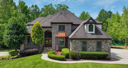 Luxury Estate: Game Room & Pickleball Court