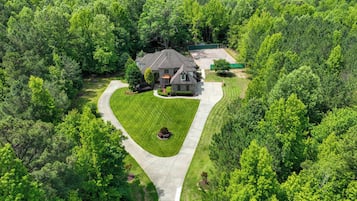 House (5 Bedrooms) | Interior