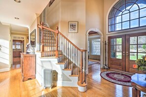 House (5 Bedrooms) | Interior