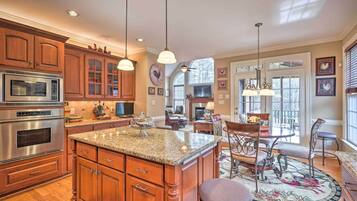 House (5 Bedrooms) | Interior