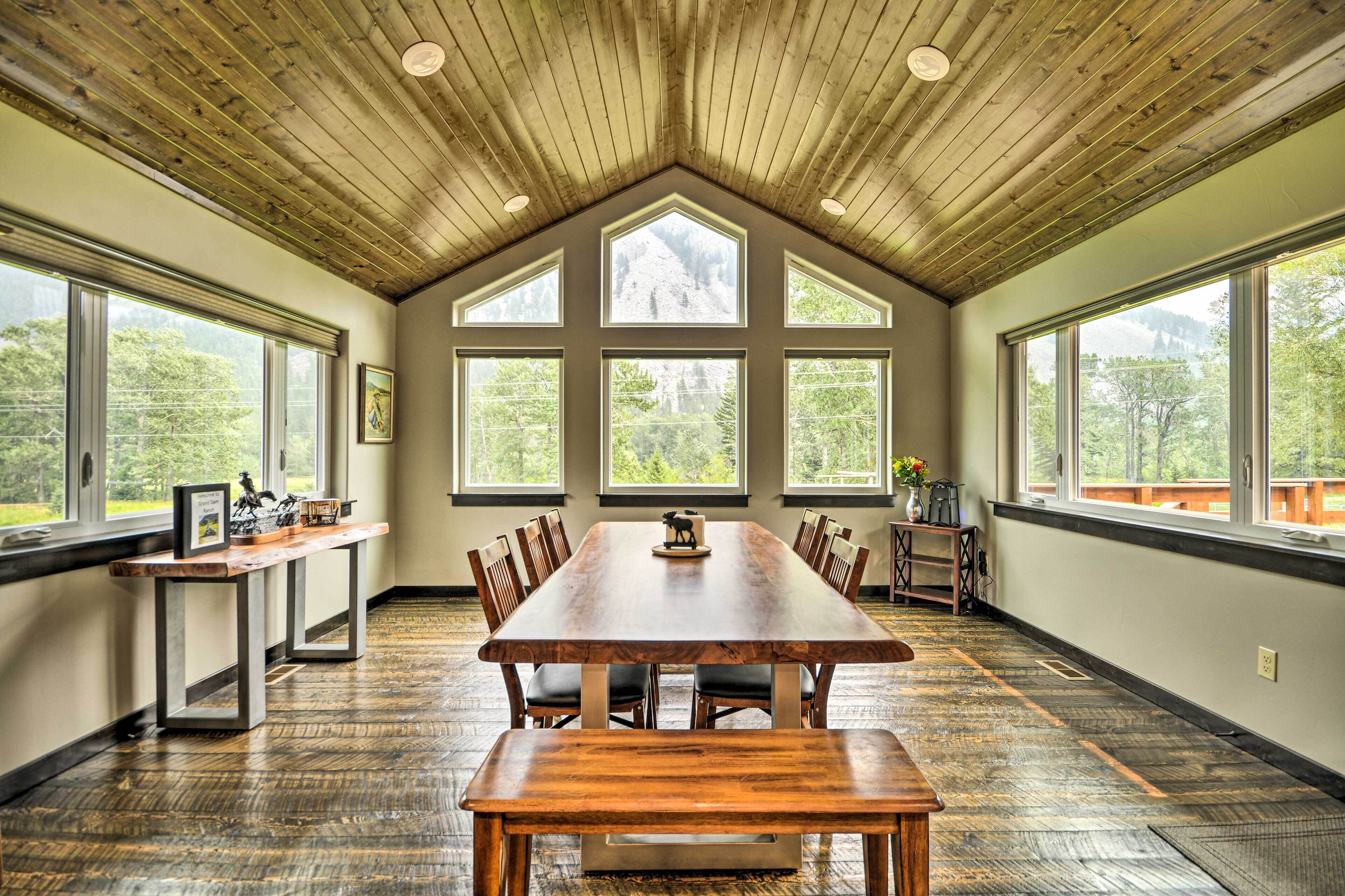 House (4 Bedrooms) | Interior