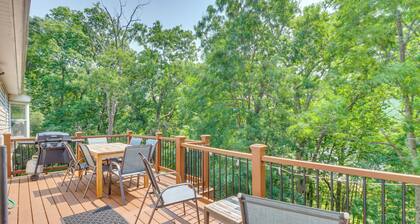 Gas Grill, Lake Access: Scenic Poconos Retreat!