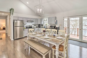 House (3 Bedrooms) | Interior