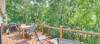 Gas Grill, Lake Access: Scenic Poconos Retreat!