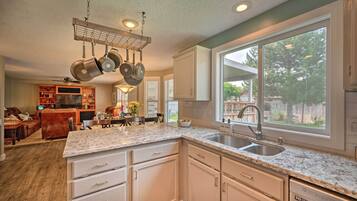 المنشأة من الداخل