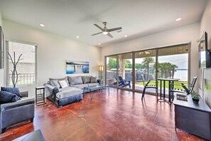 Interior - Waterfront Home ~ 4 Mi to Oaklawn Racing Casino! (Hot Springs)