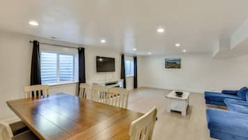 Apartment (3 Bedrooms) | Front of property