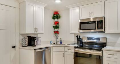 Sleek & Modern Morgan Abode: Great for Families!