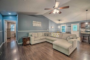 House (3 Bedrooms) | Interior - Peaceful Sevierville Home w/ Private Hot Tub! (Sevierville)