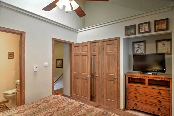 Apartment (2 Bedrooms) | Interior - Red River Home w/ 2 Balconies - 1 Block to Main St (Red River)