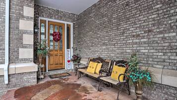 House (5 Bedrooms) | Interior