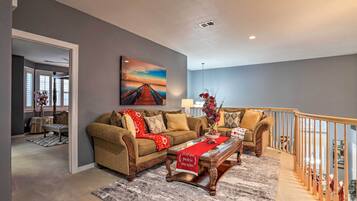 House (5 Bedrooms) | Interior