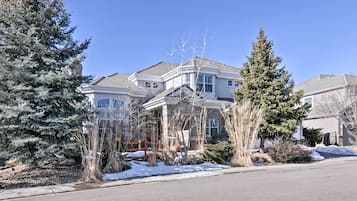 House (5 Bedrooms) | Interior