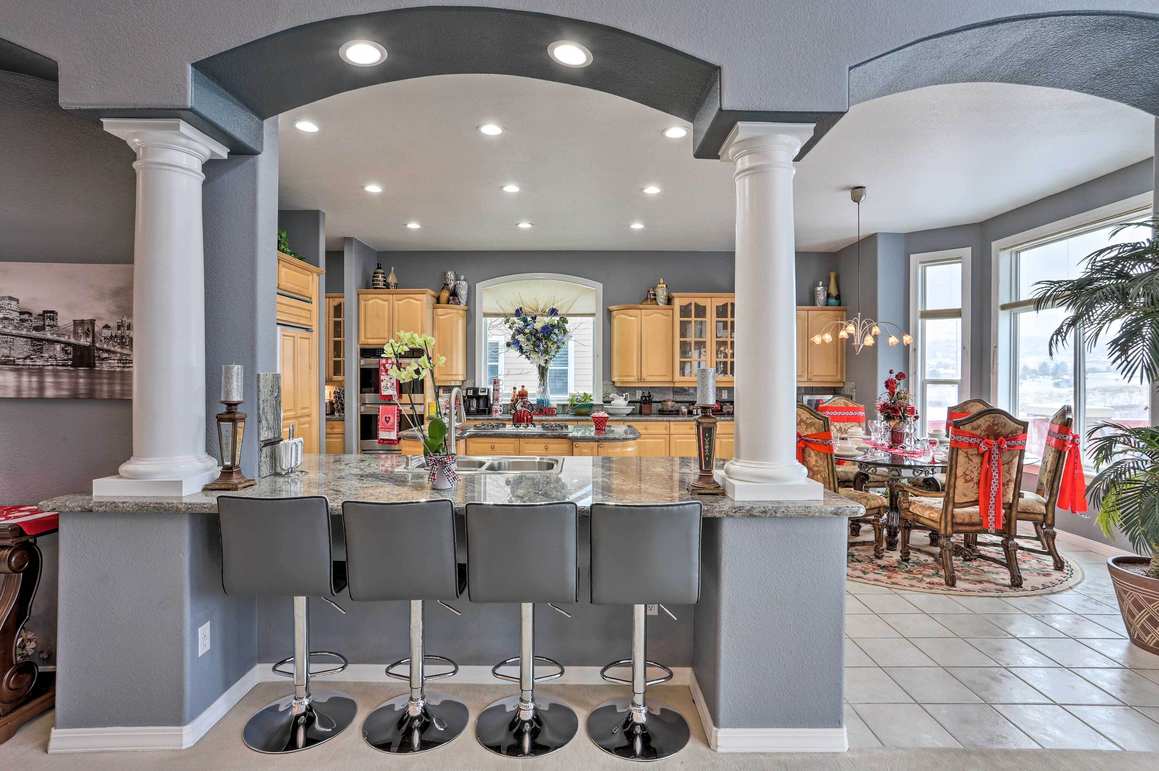 House (5 Bedrooms) | Interior