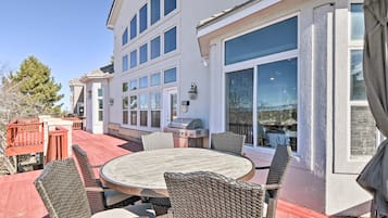 House (5 Bedrooms) | Interior