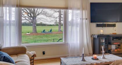 Deck & Pasture Views! Bealeton Farmhouse Escape