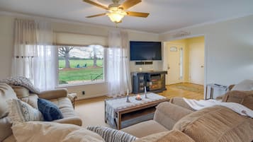 House (3 Bedrooms) | Front of property