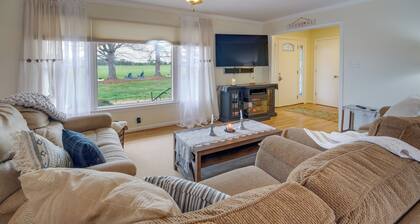 Deck & Pasture Views! Bealeton Farmhouse Escape