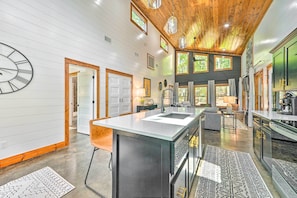 House (2 Bedrooms) | Interior - Chic Broken Bow Cabin With Hot Tub & Gas Grill! (Broken Bow)