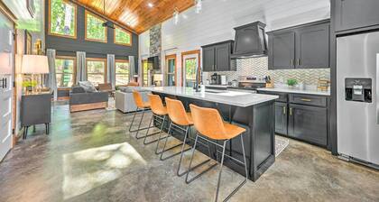 Chic Broken Bow Cabin With Hot Tub & Gas Grill!
