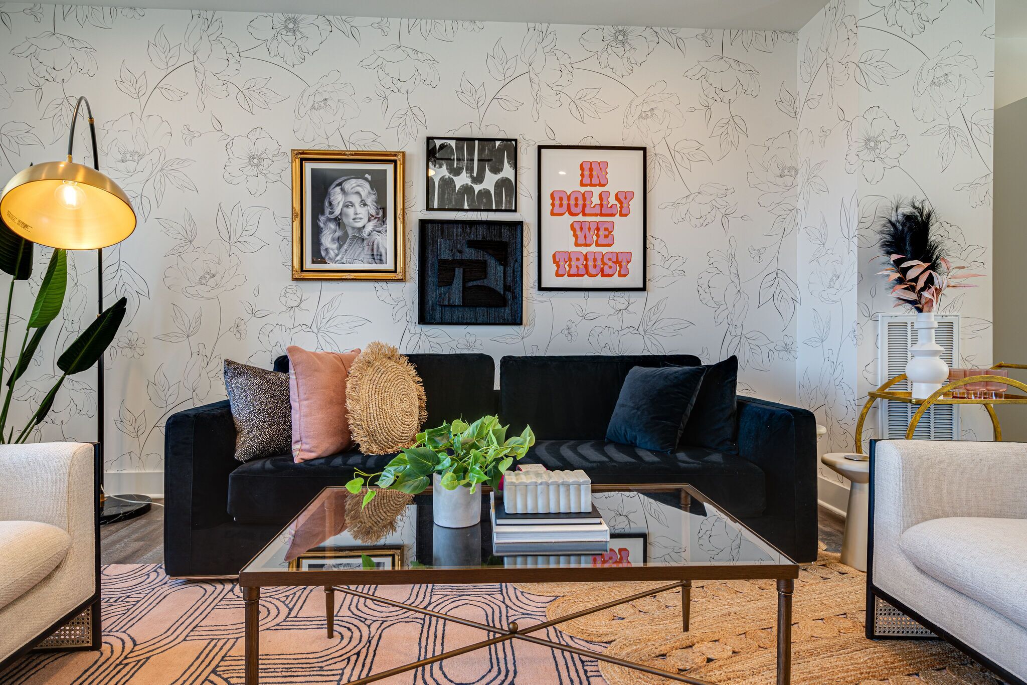 PRISTINE DOLLHOUSE - 2 HOMES - 7 MINS TO BROADWAY