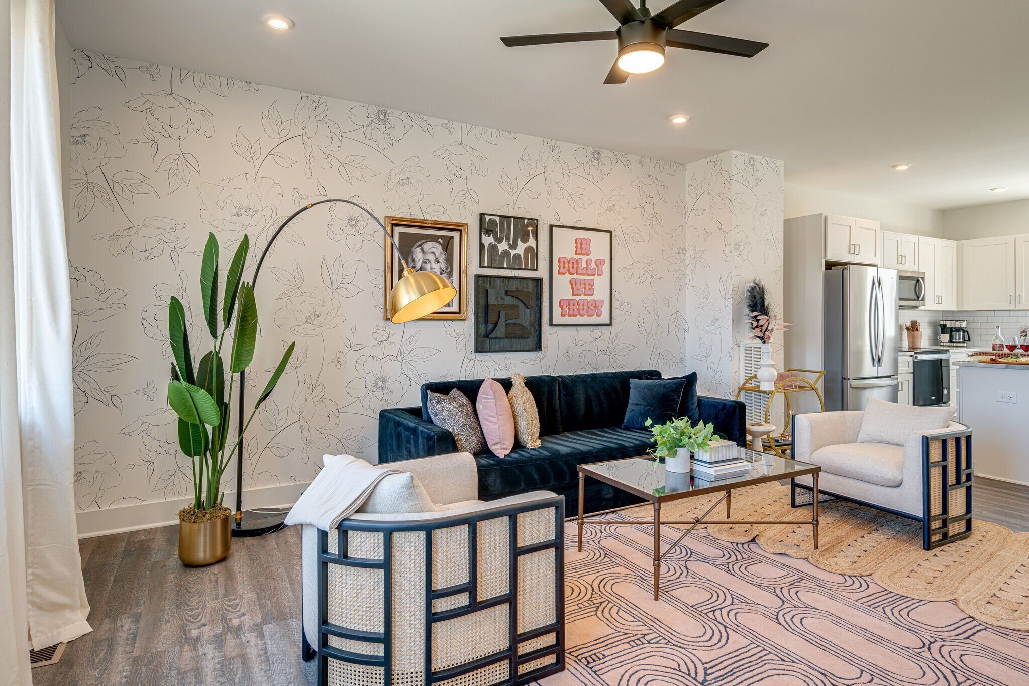 PRISTINE DOLLHOUSE - 2 HOMES - 7 MINS TO BROADWAY