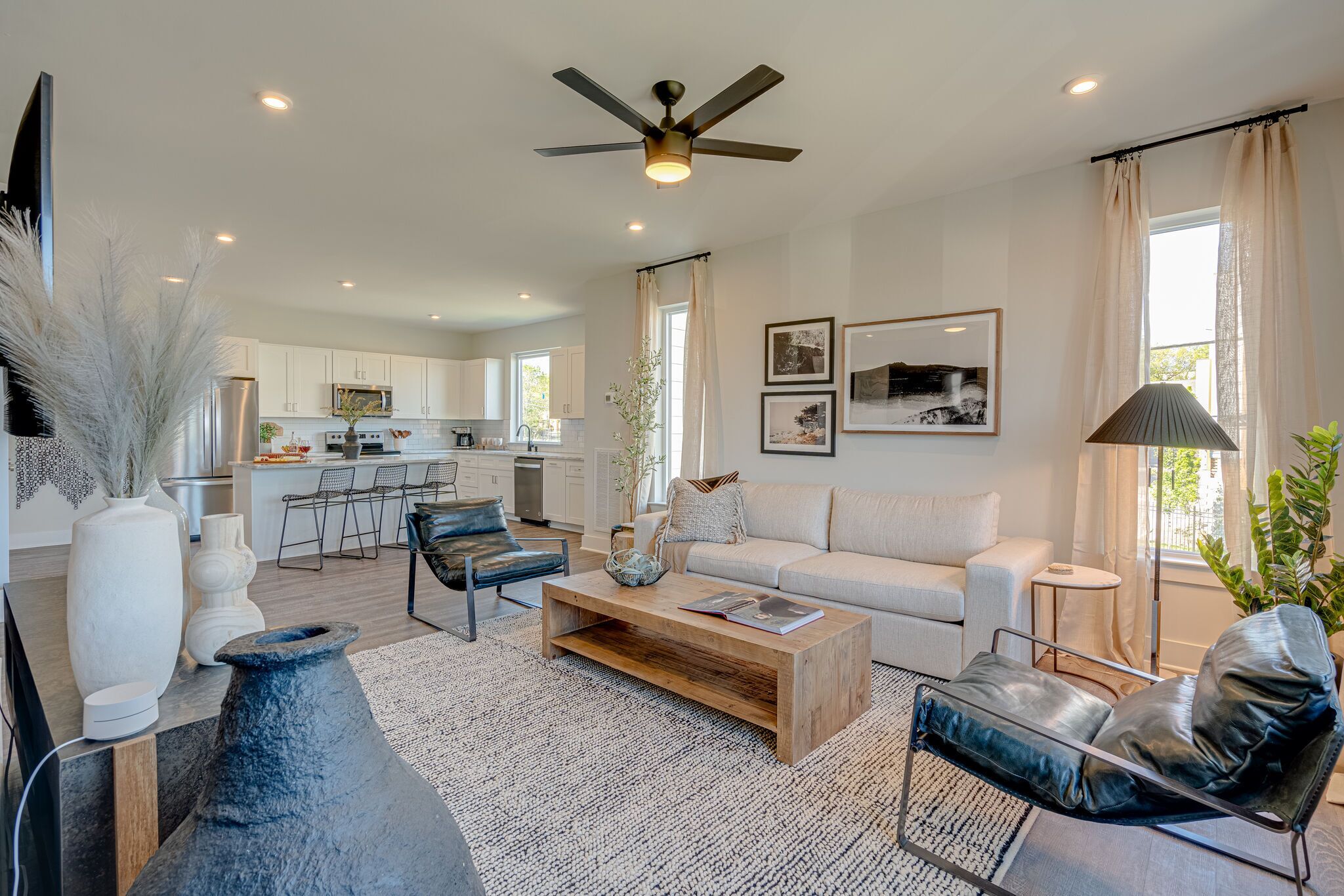 PRISTINE DOLLHOUSE - 2 HOMES - 7 MINS TO BROADWAY