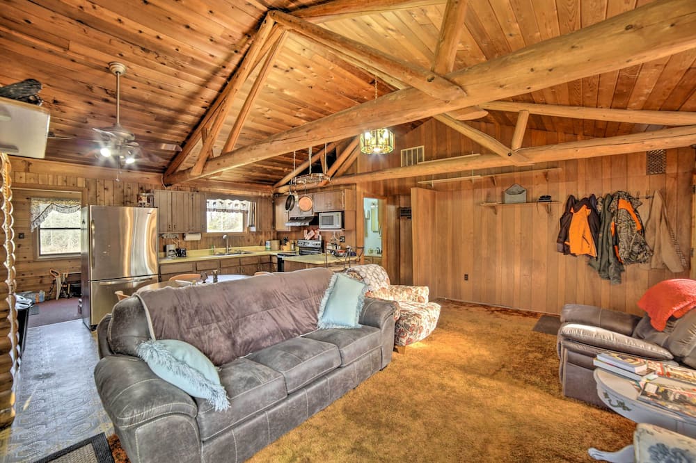 Cornell Home w/ Fire Pit & Hunting Access! - Maple Ridge Township, MI