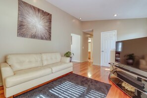 Casa (2 Bedrooms) | Interior