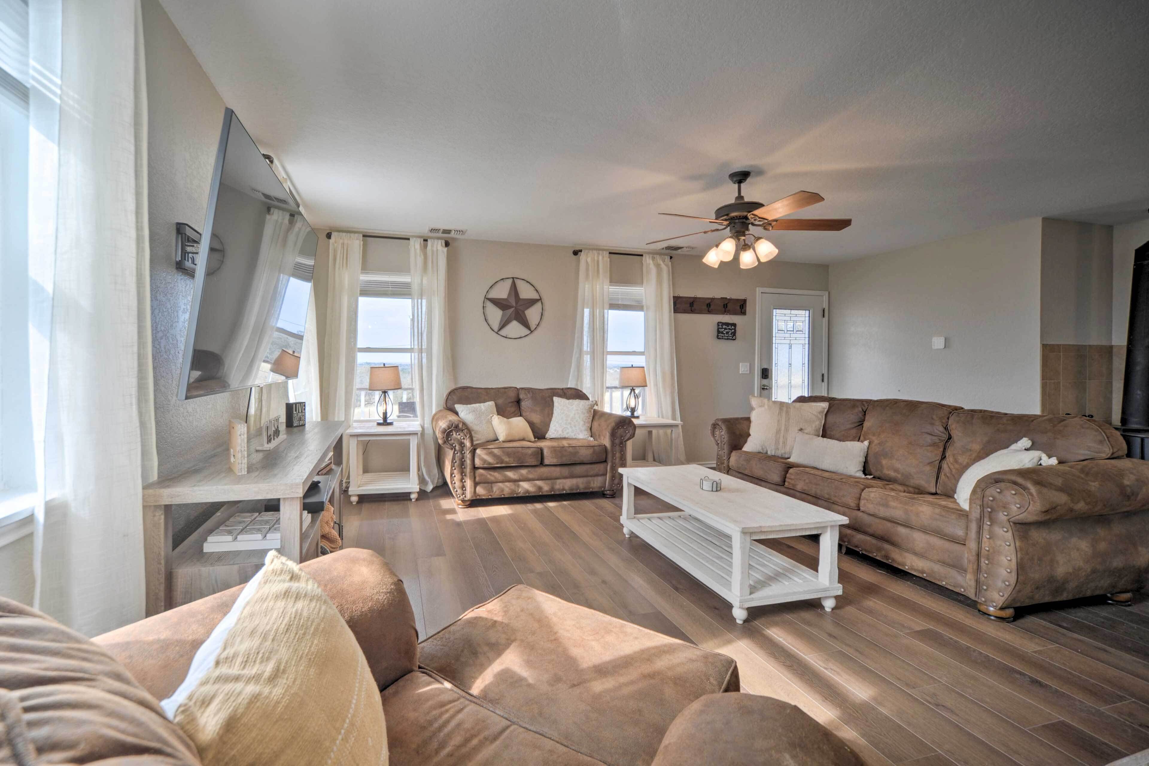 Charming Hill Country Home w/ Fire Pit!