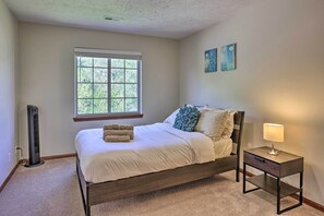 4 bedrooms, iron/ironing board, bed sheets - Spacious Omaha Home w/ Expansive Yard + Patio (Omaha)