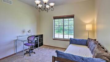 4 phòng ngủ, bàn ủi/dụng cụ ủi quần áo, bộ trải giường