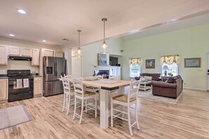 House (4 Bedrooms) | Interior